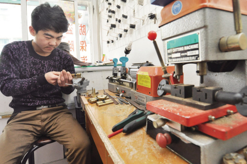 屯脚镇开锁店为啥“牛号”频现 听开锁师傅讲什么锁最防盗