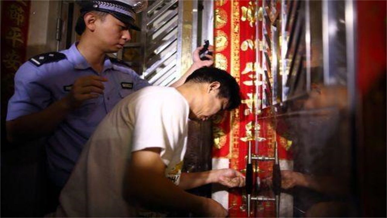 屯脚镇请开锁师傅开了锁后，师傅为什么一般都不进门，就算主人请也不进去？